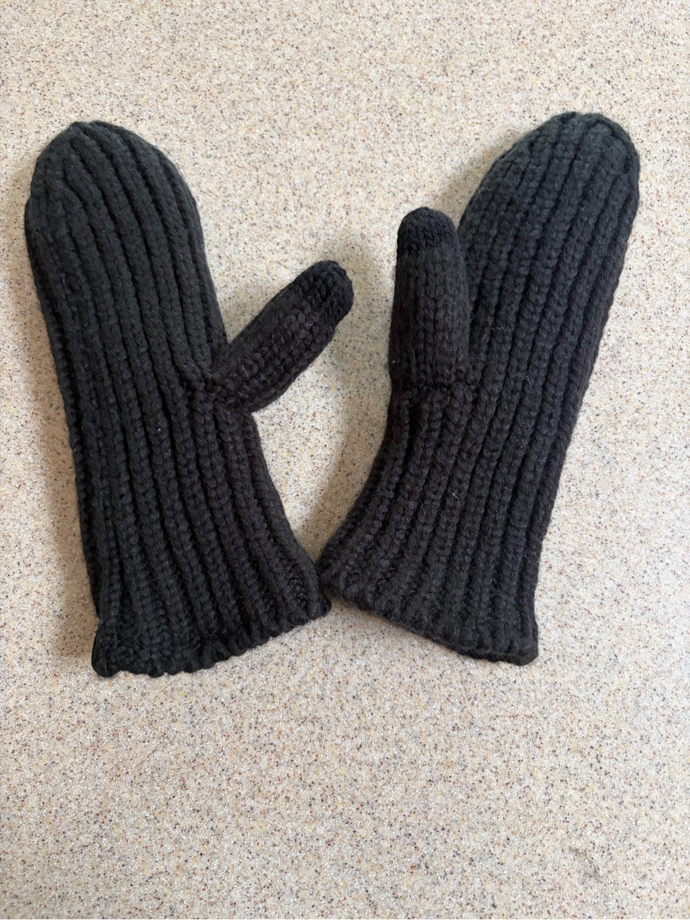 UGG Black Chunky Rib Mitten